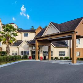 Red Roof Inn PLUS+ & Suites Savannah – I-95, хотел в Савана