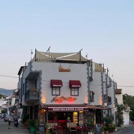 Rebetika Hotel & bistro