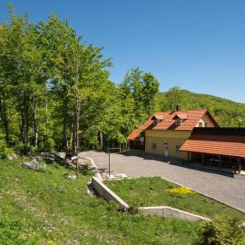 Chalet Vršak by Interhome, מלון בAlan