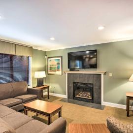 North Conway Home ~ 2 Mi to Cranmore Mountain!, hotel a North Conway