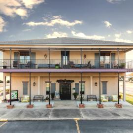 The Bank Hotel, hotelli kohteessa Lake Arthur
