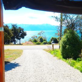 Lakefront Views over Lake Hawea, Wanaka, hotel em Lago Hawea