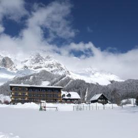 Ferienhotel Knollhof, hotel in Ramsau am Dachstein