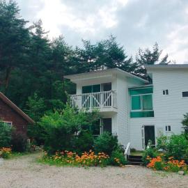 Blue Sky Milky Way Pension, отель в городе Янъян