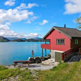 Holiday Home Idun by Interhome, hotel u gradu 'Hyllestad'