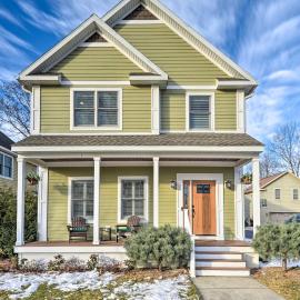 Stunning House w/ Deck, Game Room & Home Gym!, hotel in Saratoga Springs