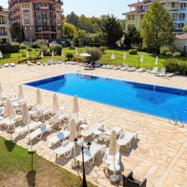 Menada Nestinarka Apartments, hotel sa Tsarevo