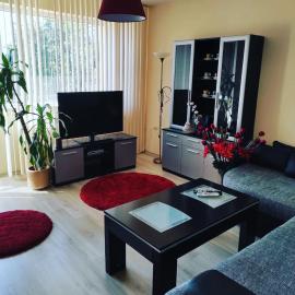 Pleven Sunny Apartment: Plevne şehrinde bir otel