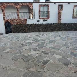 Hotel Beraka, hotel di Bernal