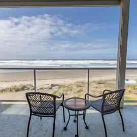 Rockaway beach vibes,Waterfront Oceanfront Rockaway Beach House near Downtown,WIFI, Washer Dryer, hotel i Rockaway Beach