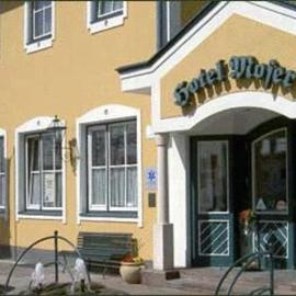 Hotel-Restaurant Moser Pöchlarn, готель у місті Пехларн
