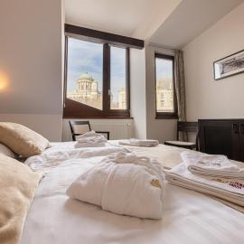 Bazilika alatt Panzió, hotel v destinácii Esztergom