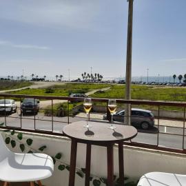 Carcavelos Surf Beach House, hotelli kohteessa Carcavelos
