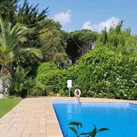Apt con piscina en Calella de Palafrugell, parking gratuito, hotel en Calella de Palafrugell