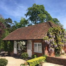 Basingstoke में, होटल Charming one bedroom cottage