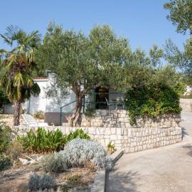 Holiday Home Dubra by Interhome, hotel in Komarna