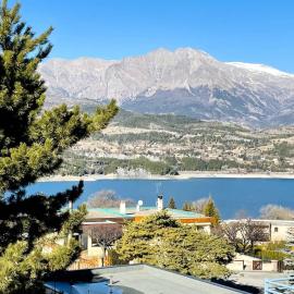 Appartement lumineux proche plage et parking, hotel i Savines