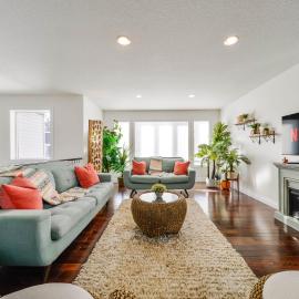 Tropical Oasis - King Beds - Free Netflix & Parking - Fast Wi-Fi, ξενοδοχείο στο Έντμοντον