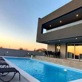 Villa Tia with heated pool & jacuzzi
