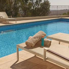 Accommodation at Miss Daisy - להתארח אצל מיס דייזי