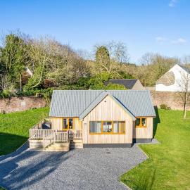 Kestrel Lodge 6 with Hot Tub