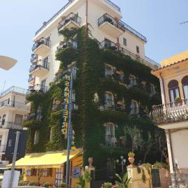 Hotel San Pietro, hotel en Letojanni