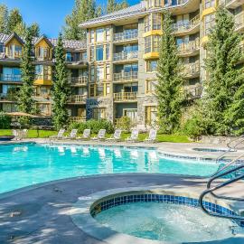 Cascade Lodge, готель у місті Вістлер