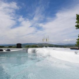 Super King Lodge-Sleeps 2-HotTub-Sea View