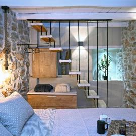 Pyrgos Houses and Restaurant、Avgonymaのホテル