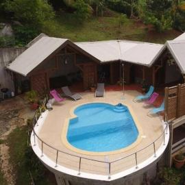 Villa Boat red