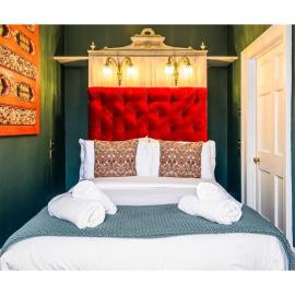 Bennett's Lodgings - Stylish 2BR Georgian Flat - Heart of Bath - Sleep 6