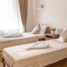 Mandarin Restoran & Hostel, hotell i Haapsalu