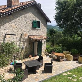 “SPArisio” CASA IN SASSO CON PISCINA E CAMPO DA TENNIS