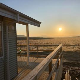 EYVÍK Cottages - Private HOT TUB!, viešbutis mieste Selfosas