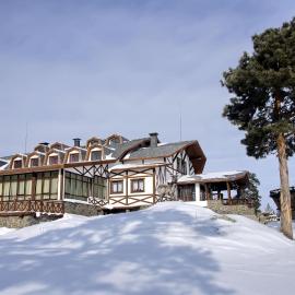 Resort Center SHARZHUM、Akkol'のホテル