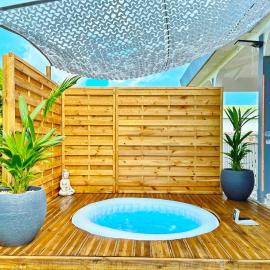 Lodge Sopraia Jardin-spacieux- Jacuzzi- Proche aéroport, hotel din Les Abymes