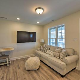 Welcoming Wildwood Condo ~ 1 Block to Beach!, hotel a Wildwood