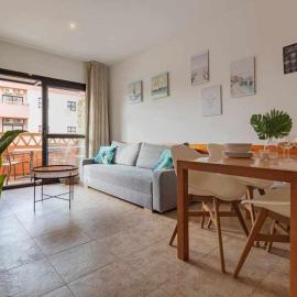 Apartamento 303 junto a la playa piscina y parking, хотел в Пунта Умбрия