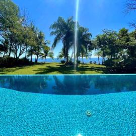 Stunning Oceanfront 4-Bdrm Villa w/ Infinity Pool, hotel in San Lorenzo
