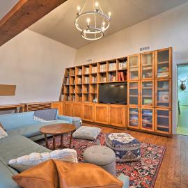 Bohemian Home w/ Screened Porch, 3 Mi to Lake!