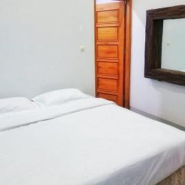 Tiray Homestay Syariah Yogyakarta Mitra RedDoorz – hotel w mieście Salakan