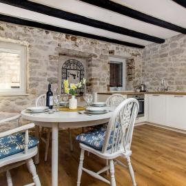 Captain's Lodge, hotel em Tribunj