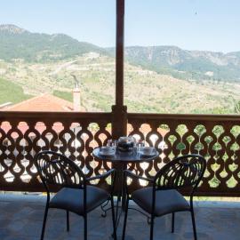 La Petri Studios with Fireplace & View