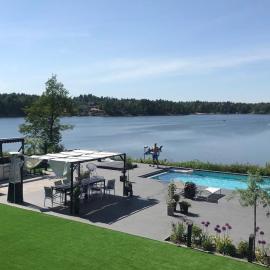 Exclusive Lakefront Mansion with pools in Stockholm, hotell i Tyresö