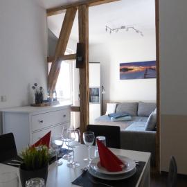 Ferienwohnung Friedrich Schiller, 2 Schlafzimmer, Balkon,kostenloses WiFi, nähe Zentrum,