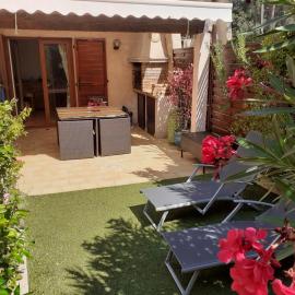 Maison au calme dans pinède, plages à 12min à pied