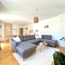Boho Apartment mit Balkon I Tiefgarage I Zentrum