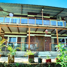 MERIDIAN VILLA - Besides Valley View with Swimming pool & Strawberry Farms, hotel in Mahabaleshwar