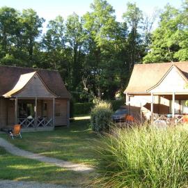 Le Hameau de la Borie et ses cottages en bois, hotel in Carsac-Aillac