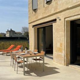 Le Gîte du Château BOZELLE, hotell i Arveyres